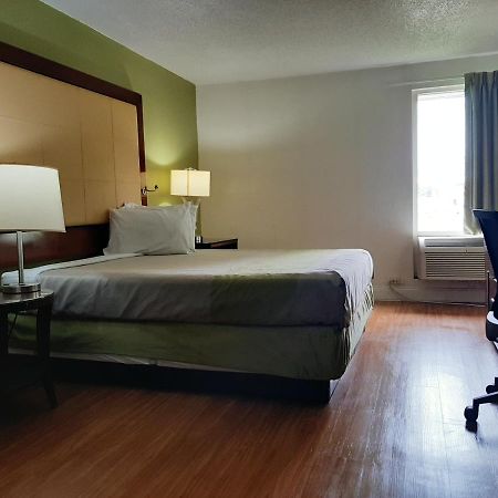 Econo Lodge Airport Near Billy Graham Parkway Шарлотт Экстерьер фото