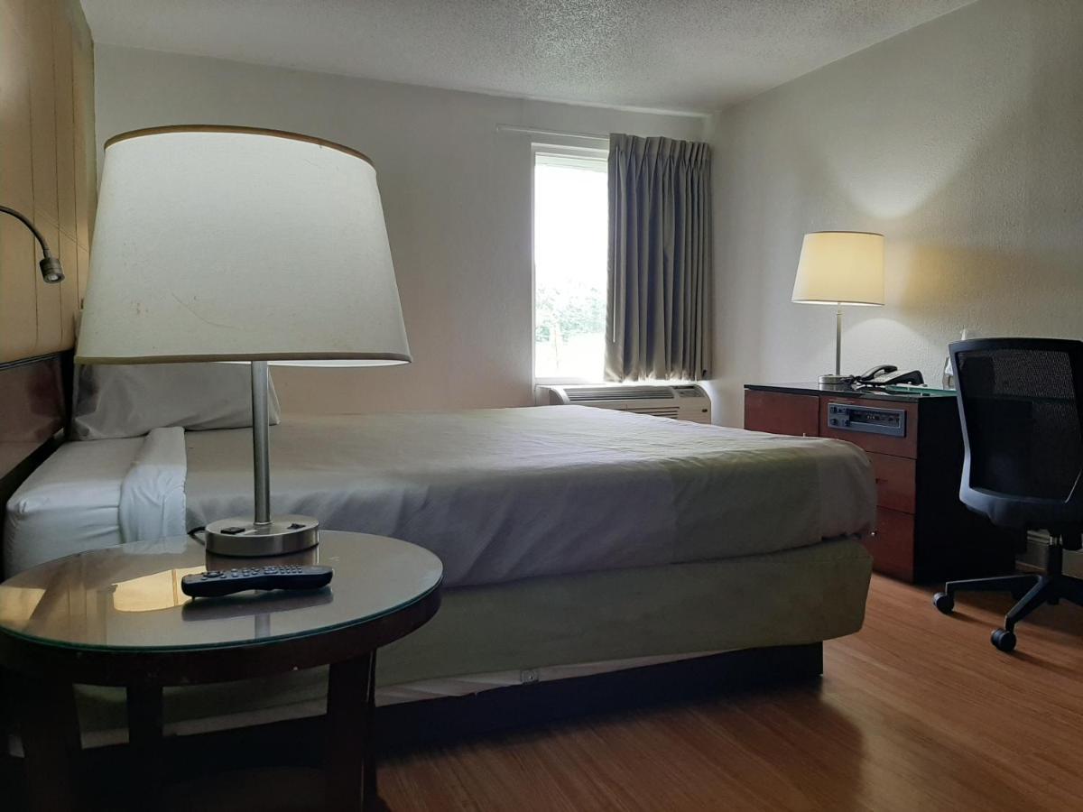 Econo Lodge Airport Near Billy Graham Parkway Шарлотт Экстерьер фото