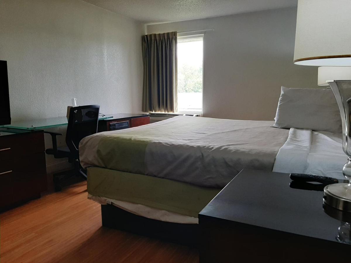 Econo Lodge Airport Near Billy Graham Parkway Шарлотт Экстерьер фото