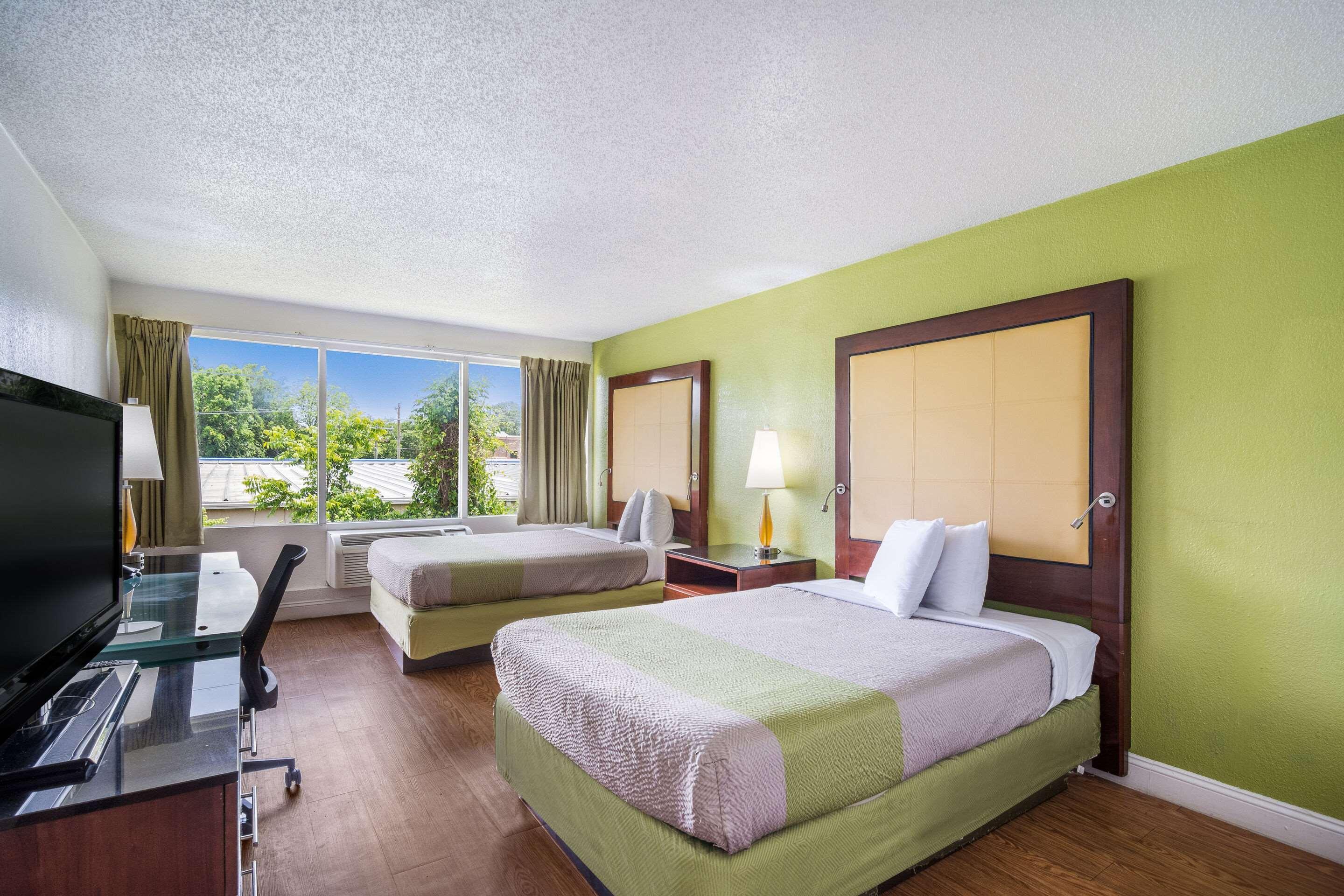 Econo Lodge Airport Near Billy Graham Parkway Шарлотт Экстерьер фото
