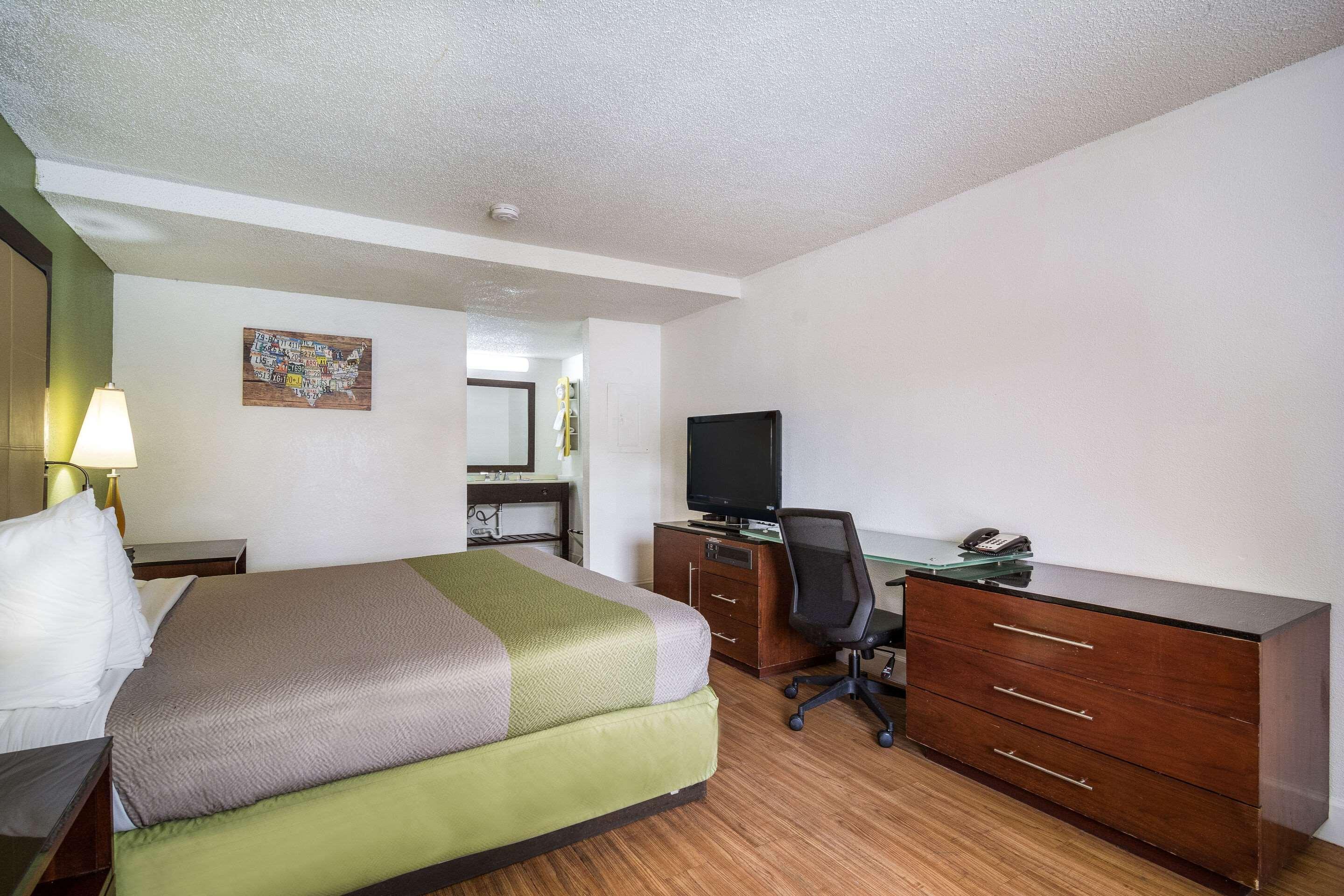 Econo Lodge Airport Near Billy Graham Parkway Шарлотт Экстерьер фото
