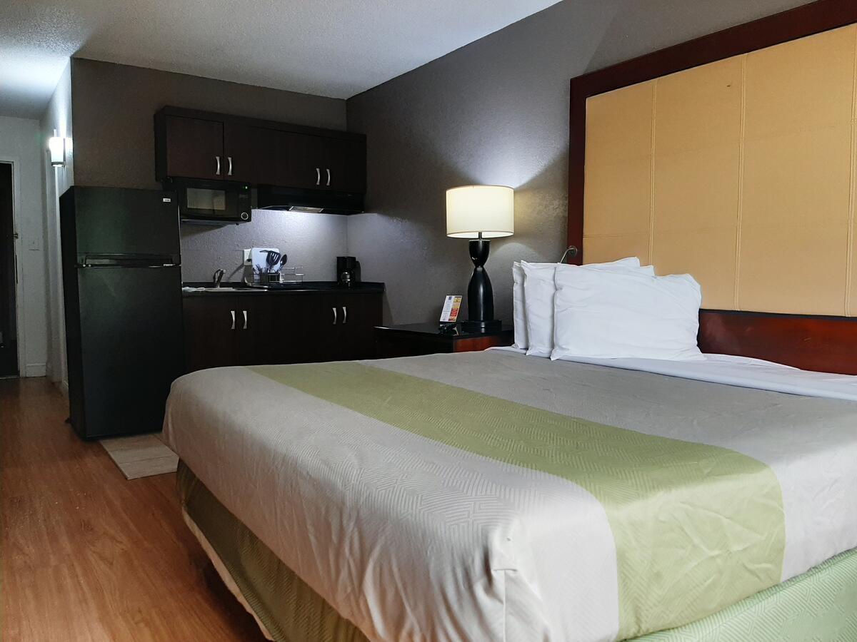 Econo Lodge Airport Near Billy Graham Parkway Шарлотт Экстерьер фото