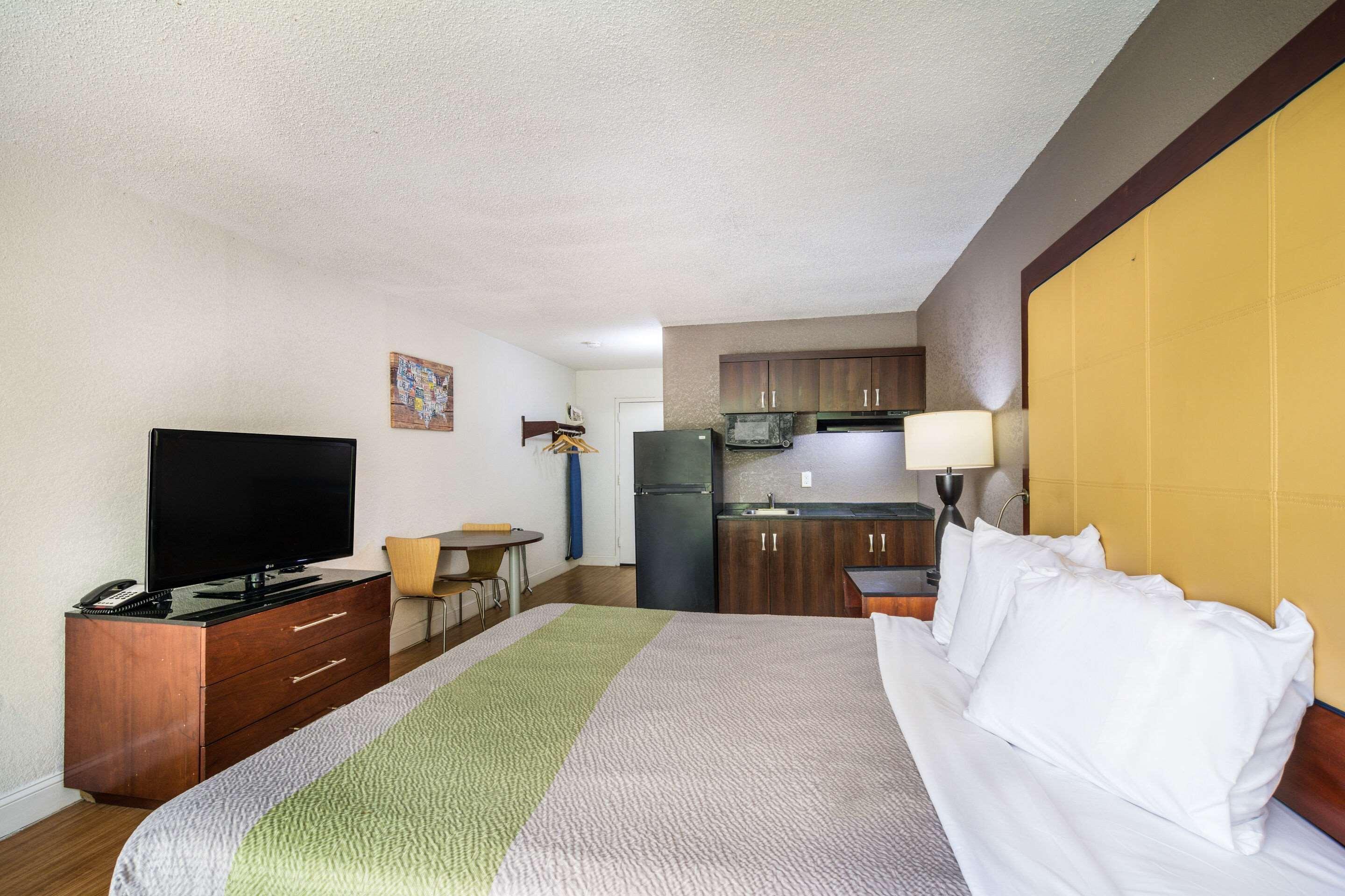 Econo Lodge Airport Near Billy Graham Parkway Шарлотт Экстерьер фото