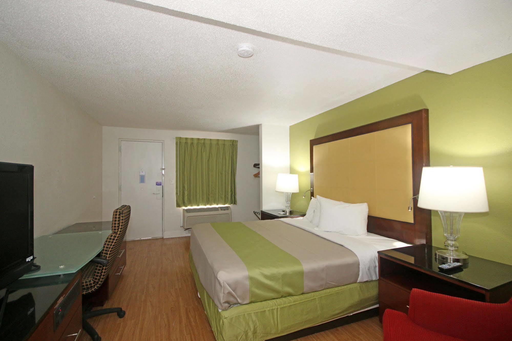 Econo Lodge Airport Near Billy Graham Parkway Шарлотт Экстерьер фото