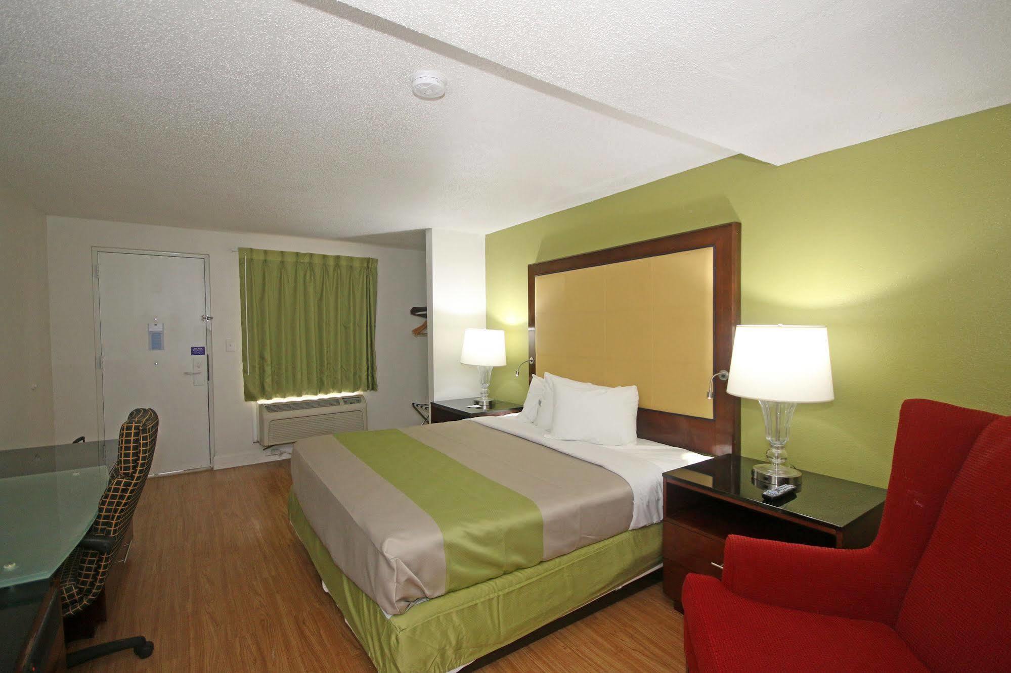 Econo Lodge Airport Near Billy Graham Parkway Шарлотт Экстерьер фото