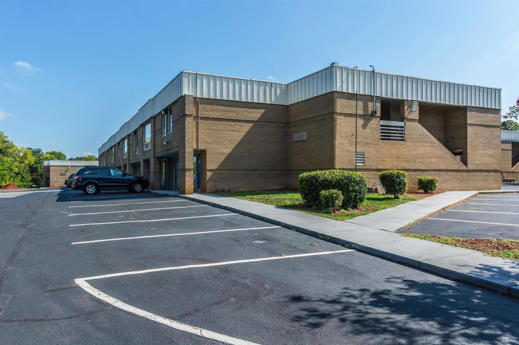 Econo Lodge Airport Near Billy Graham Parkway Шарлотт Экстерьер фото